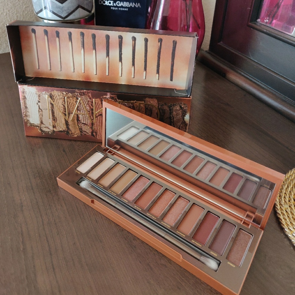 Urban Decay Naked Heat Eyeshadow Palette